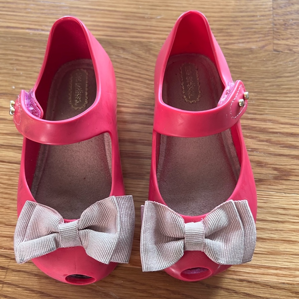 Mini Melissa jelly Maryjanes in pink with bow.